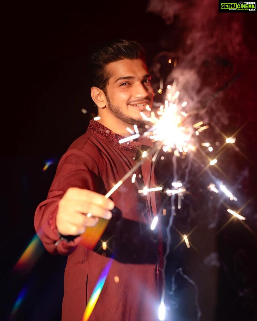 Munawar Faruqui Instagram - Wishing everyone a very Happy Diwali 🪔❤ Let’s pray for peace & love on this beautiful festival of lights, joy and lots of positivity. Sabko bahut sara pyaar ❤ #happydiwali #munawarfaruqui