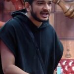 Munawar Faruqui Instagram - Razzak bhai mode on 😈 Dekhiye #BiggBoss17, Mon-Fri 10PM & Sat-Sun 9PM sirf #Colors aur @officialjiocinema par. #munawarfaruqui #bigboss #bb17 #munawarkijanta #munawarkewarrior #salmaankhan #dongritohearts #karlenge #MunawarlsTheBoss