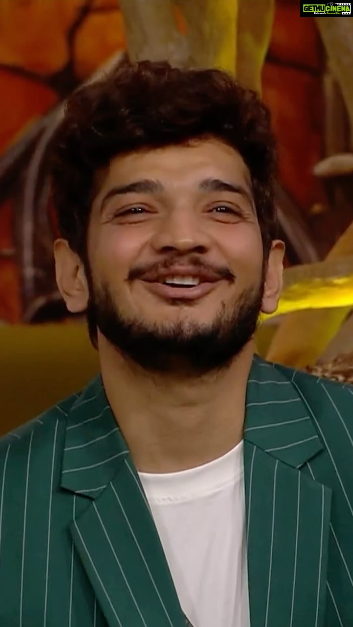 Munawar Faruqui Instagram - Love you brother @ifeelking ❤️❤️ Dekhiye #BiggBoss17, Mon-Fri 10PM & Sat-Sun 9PM sirf #Colors aur @officialjiocinema par. #munawarfaruqui #bigboss #bb17 #munawarkijanta #munawarkewarrior #salmaankhan #dongritohearts #karlenge #MunawarlsTheBoss