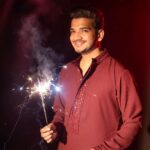 Munawar Faruqui Instagram - Wishing everyone a very Happy Diwali 🪔❤️ Let’s pray for peace & love on this beautiful festival of lights, joy and lots of positivity. Sabko bahut sara pyaar ❤️ #happydiwali #munawarfaruqui