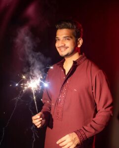 Munawar Faruqui Instagram - Wishing everyone a very Happy Diwali 🪔❤️

Let’s pray for peace & love on this beautiful festival of lights, joy and lots of positivity. Sabko bahut sara pyaar ❤️

#happydiwali #munawarfaruqui