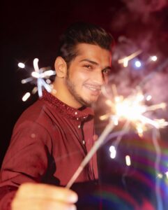 Munawar Faruqui Instagram - Wishing everyone a very Happy Diwali 🪔❤️

Let’s pray for peace & love on this beautiful festival of lights, joy and lots of positivity. Sabko bahut sara pyaar ❤️

#happydiwali #munawarfaruqui