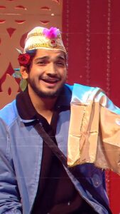 Munawar Faruqui Instagram - Munawar ke mushaira par apka swagat hain ❤️

Dekhiye #BiggBoss17, Mon-Fri 10PM & Sat-Sun 9PM
sirf #Colors aur @officialjiocinema par.

#munawarfaruqui #bigboss #bb17 #munawarkijanta
#munawarkewarrior #salmaankhan #dongritohearts #karlenge #munawarlstheboss