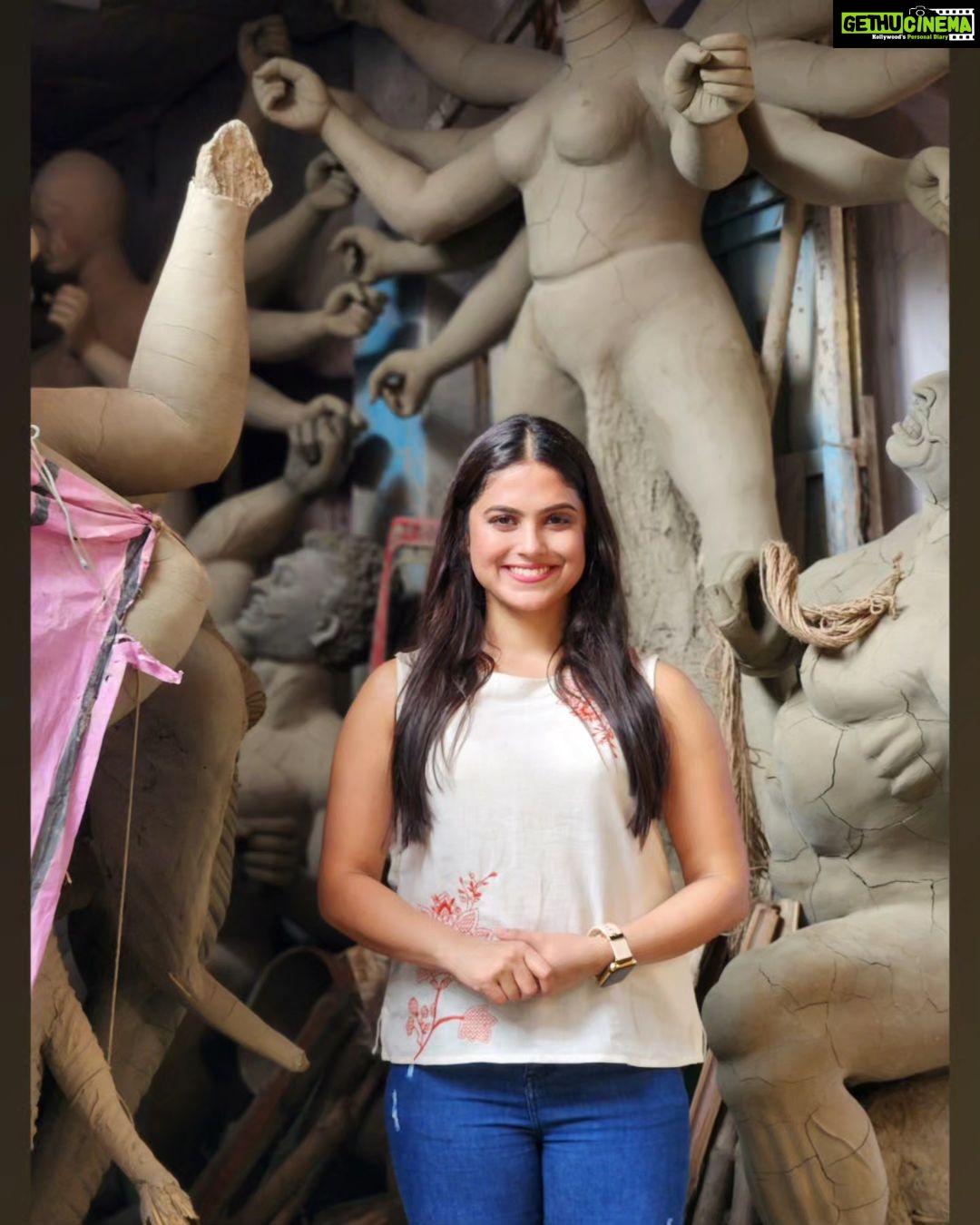 Naina Ganguly Instagram - Pujo Vibes! πΌπ . . . . . . . . . . . . . . . . . . #pujo #pujovibes #durgapuja #durgapujo2023 #durgamaa #kolkata #kolkatadiaries #durgapujo #igaddict #iggood #igdaily #instapost #instafashion #instagram #ootd #ootdindia #ootdfashion #pujolook #actress #nainaganguly
