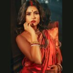 Naina Ganguly Instagram – If you see magic in her eyes, rest assured that she’s a bong girl. β€οΈ
.
.
.
.
.
.
.
.
.
.
.
.
.
.
.
.
.
#igpost #igaddict #iggood #igdaily #instapost #instafashion #instalike #instagram #ootd #ootdindia #ootdfashion #bong #bonggirl #bengali #bengaliwomen #kolkata #beingtraditional #traditional #sareelove #sareefashion #picoftheday #photooftheday #potd #lookoftheday #bestoftheday #tollywood #tollywoodactress #nainaganguly