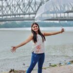 Naina Ganguly Instagram - Flaunting the shortcomings and loving every bit of it. ☔️ . . . . . . . . . . . . . . . . #igpost #igdaily #iggood #igaddict #instapost #instafashion #instalike #instagram #instagood #ootd #ootdfashion #howrahbridge #kolkata #kolkatadiaries #calcuttadiaries #calcutta #bong #actress #actorslife #nainaganguly