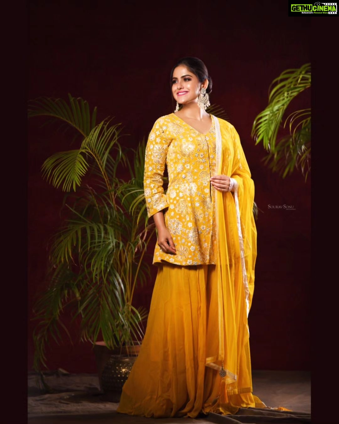 Naina Ganguly Instagram - Wishing you all Happy Akshay Tritiya and May this auspicious day of Eid-ul-Fitr bring joy, prosperity, and blessings to your life. Wishing you a joyous Eid-ul-Fitr filled with love, laughter, and togetherness. Eid Mubarak! π π· @photographer_sourav_26 π @ajitakolkata Styling by @subrata4462 π @baban.islam.54 . . . . . . . . . . . . . . . . . #eidmubarak #eidulfitr #eid #wishes #traditionalwear #indianwear #indianwomen #ootd #ootdindia #ootdfashion #picoftheday #photooftheday #lookoftheday #bestoftheday #tollywood #tollywoodactress #nainaganguly