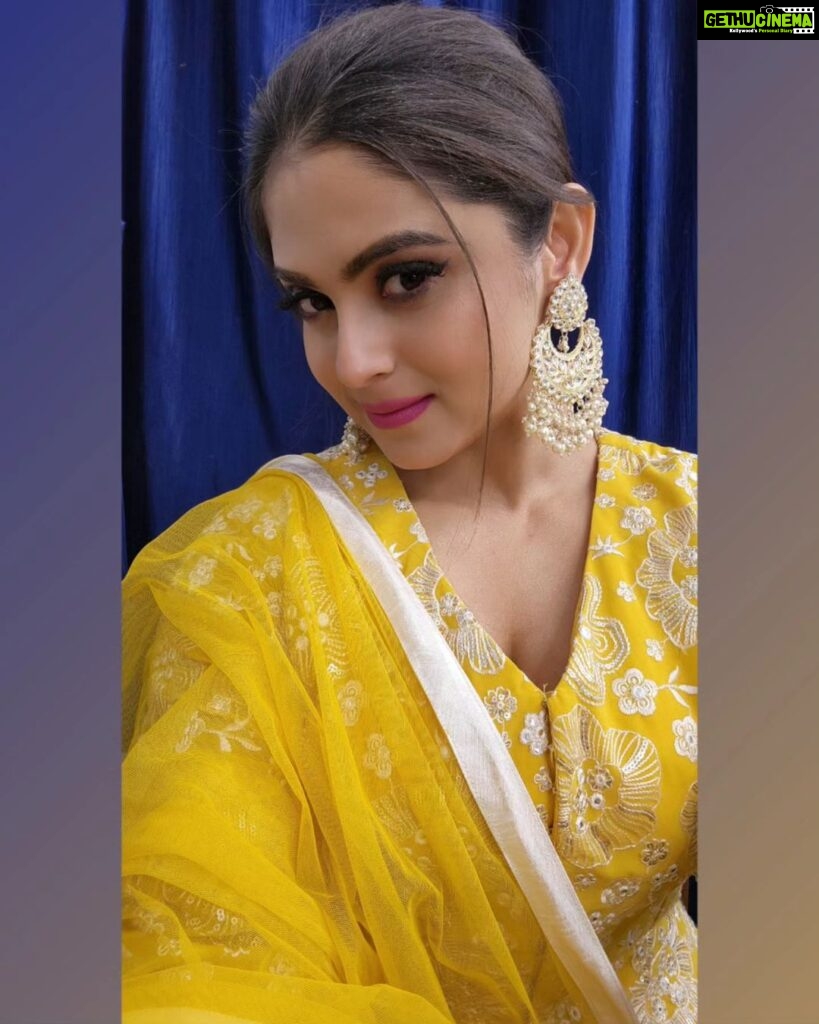 Naina Ganguly Instagram - Traditional fashion and looks never go out of style. 💛 . . . . . . . . . . . . . . . . #igpost #igdaily #igfashion #igaddict #iggood #instagood #instapost #instafashion #fashionstyle #fashionista #fashionmodel #traditionalwear #beingtraditional #ootd #ootdindia #ootdfashion #picoftheday #photooftheday #nainaganguly