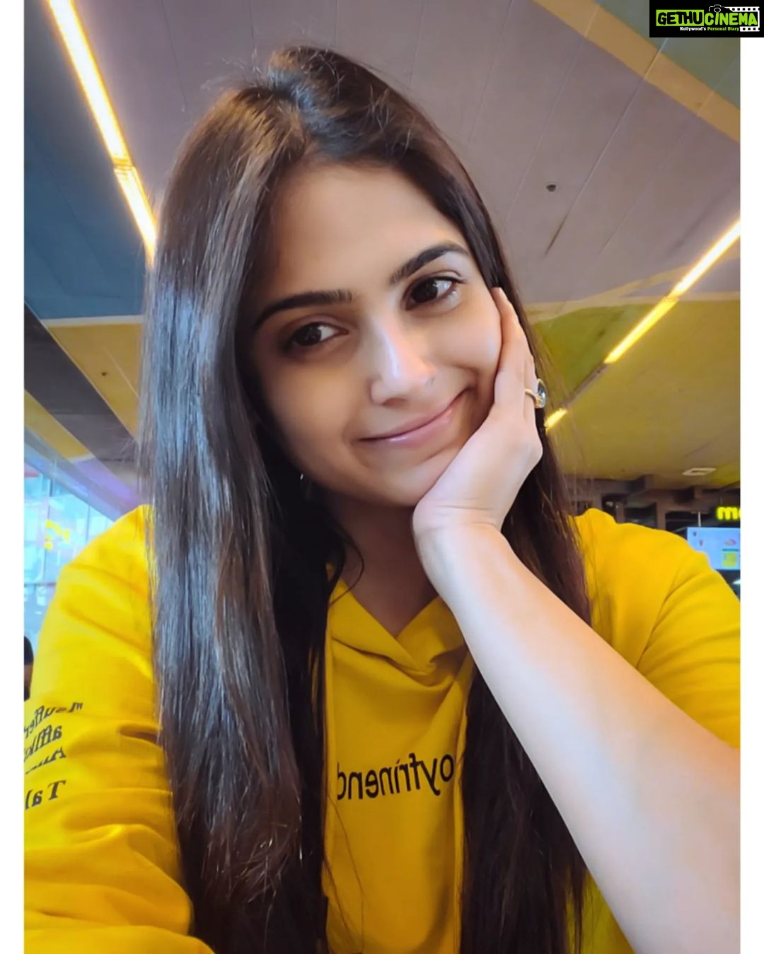 Naina Ganguly Instagram - Boring Sunday mood be like! 😅 . . . . . . . . . . . . . . . . #sunday #sundaymood☀️ #sundaymornings #mood #smile #smilemore #smileandshine #picoftheday #photooftheday #lookoftheday #bestoftheday #nainaganguly