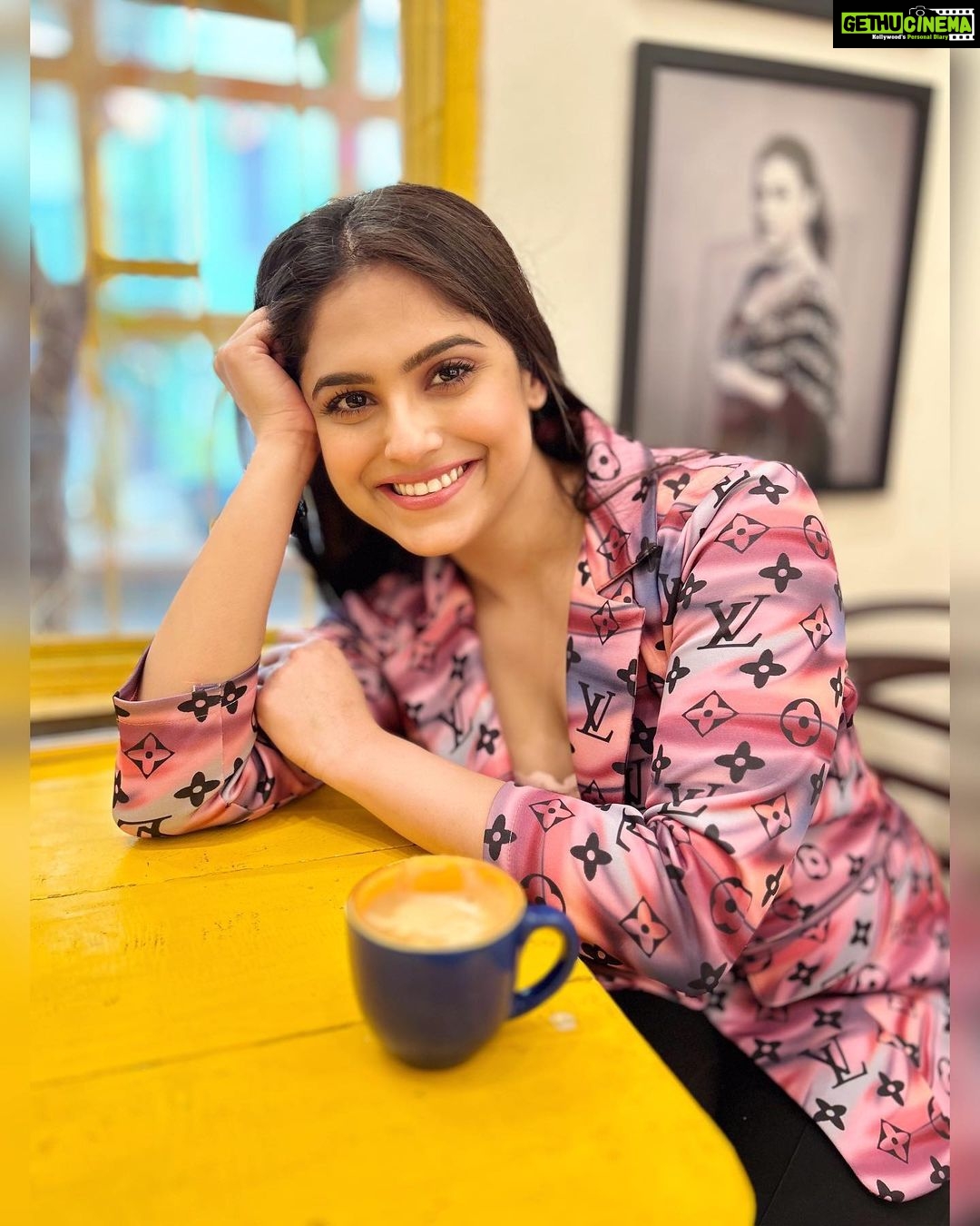 Naina Ganguly Instagram - My Weekend Mood. πΈβπ» . . . . . . . . . . . . . . . . . . . #weekend #weekendvibes #weekendmood #smile #smileandbehappy #ootd #ootdfashion #picoftheday #potd #lookoftheday #bestoftheday #saturdaymorning #mood #moodgram #nainaganguly