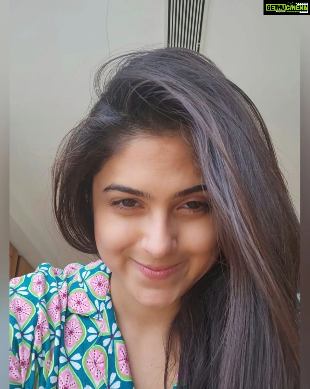 Naina Ganguly Instagram - Don't forget to smile today. 😊 . . . . . . . . . . . . . . . #smilemore #smile #smilealways #smileandshine #monday #mondaymood #picoftheday #potd #lookoftheday #cute #selfie #selfietime #photooftheday #tollywood #tollywoodactress #nainaganguly