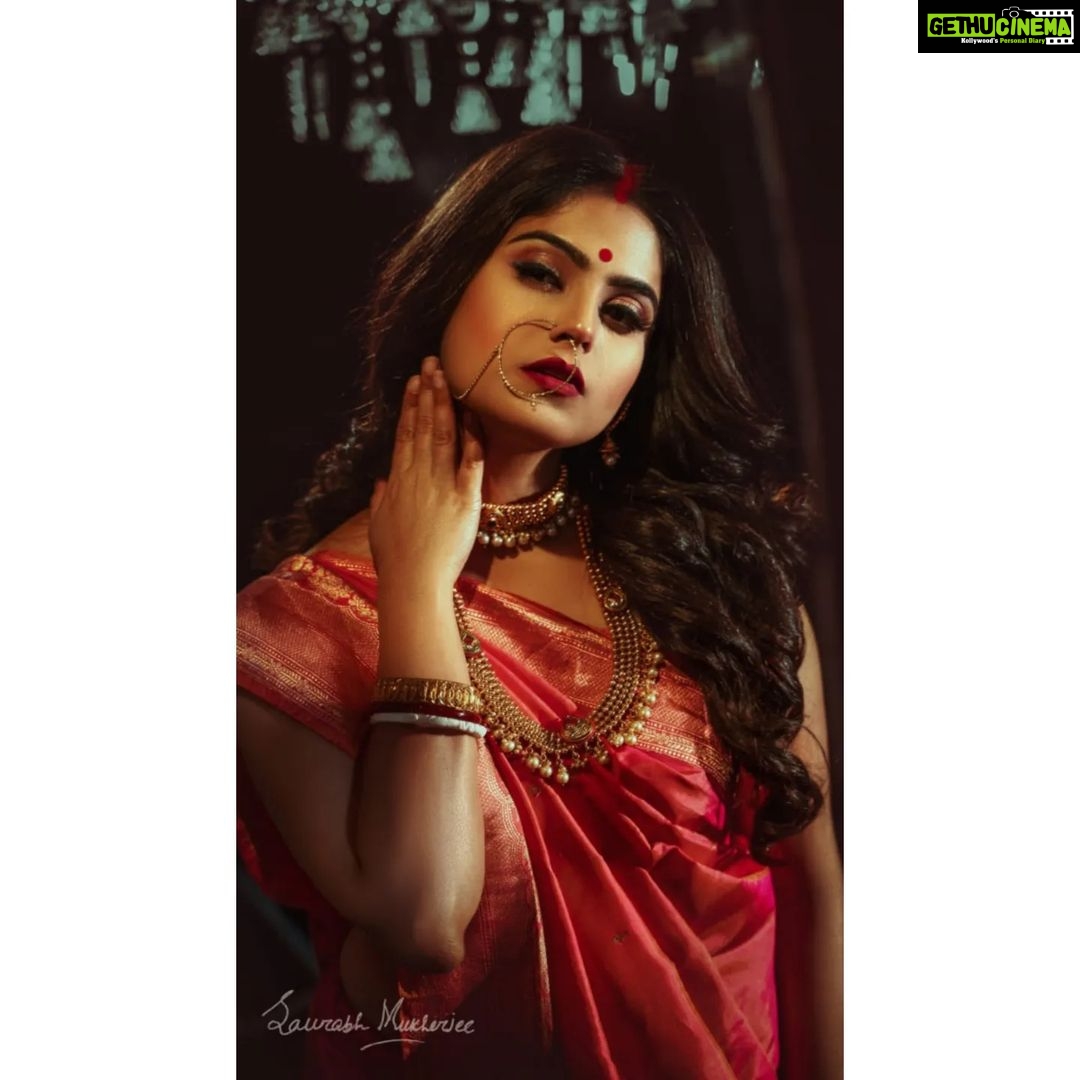 Naina Ganguly Instagram - আসছে বছর আবার হবে, গত বছর বলেছিলে, তাইতো আবার মা দিয়েছে সারা, খুশিতে হয়েছে ভুবন মাতোয়ারা। মা আসছে 😍