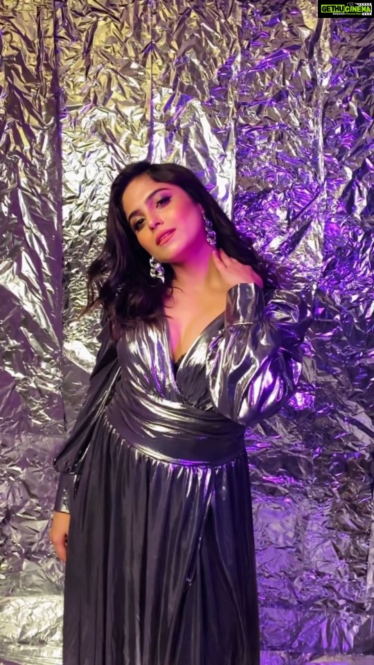 Naina Ganguly Instagram - Jawani teri Aafat🔥😍 🎥 @instasoumoo @reelstasoumoo . . . . . . . . . . . . . . . #feelitreelit #feelkaroreelkaro #feelkorboreelkorbo #newreel #newreels #reelvideo #reelsinstagram #reelsinsta #reelsindia #aafat #liger #vijaydevarakonda #ootd #ootdfashion #fashionista #fashionlover #fashionstyle #bollywood #bollywoodsongs #bollywooddance #tollywood #tollywoodactress #nainaganguly
