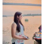Naina Ganguly Instagram - Every sunset is an opportunity to reset. 🌇 . . . . . . . . . . . . . . . . . . #sunset #sunsets #sunsetlovers #sunset_vision #sunsets_captures #city #kolkata #kollywoodactor #calcutta #calcuttadiaries #gulabi #instapost #instagram #instagood #ootd #ootdfashion #picoftheday #photooftheday #lookoftheday #bestoftheday #actress #actorslife #tollywood #tollywoodactress #actorslife #nainaganguly
