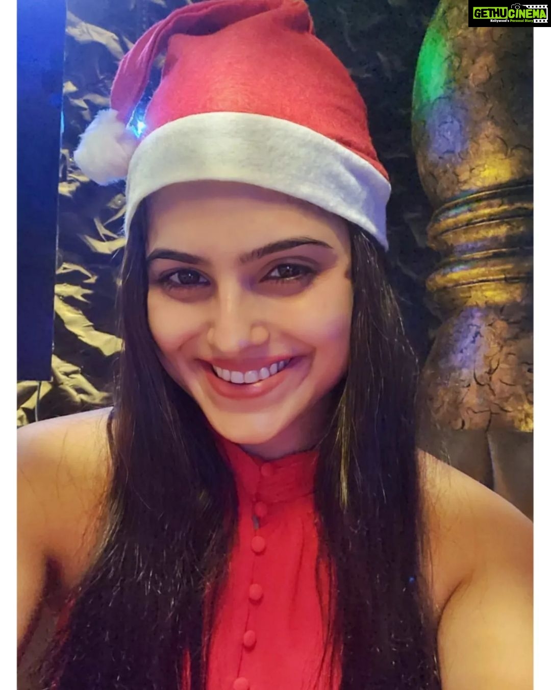 Naina Ganguly Instagram - The best of all gifts around any Christmas tree: the presence of a happy family all wrapped up in each other. 🎅🌲🎁 . . . . . . . . . . . . . . . #christmas #merrychristmas #christmasdecor #christmastime🎄 #christmasmood #merrychristmas #santa #santaclaus #ladysanta #ig #igpost #igdaily #instagood #instagram #instadaily #instafashion #ootd #reddress #picoftheday #photooftheday #nainaganguly