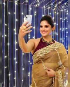 Naina Ganguly Instagram - Selfie on fleek! 💙 . . . . . . . . . . . . . . . . . . #selfie #selfieofday #selfietime #selfiequeen #picoftheday #photooftheday #ootd #ootdfashion #ootdindia #lookoftheday #traditional #saree #sareelover #igpost #igdaily #instapost #instafashion #bestoftheday #actress #actorslife #nainaganguly