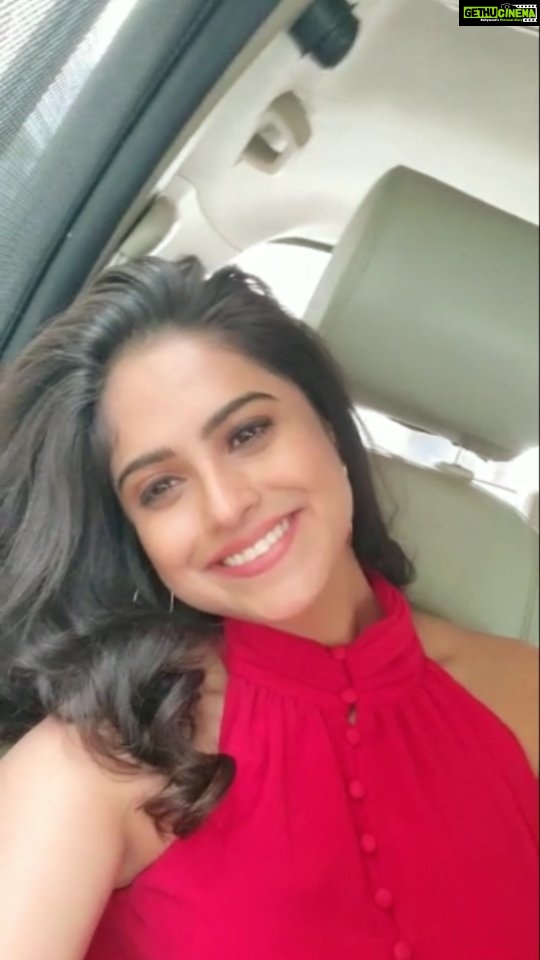 Naina Ganguly Instagram - Rangi saari gulaabi chunariya re Mohe maare najariya sawariya re! ❤ . . . . . . . . . . . . . . . . . #feelkorboreelkorbo #feelitreelit #feelkaroreelkaro #newreel #newreels #reelsinstagram #reelsinsta #trendingreels #trendingsongs #rangisari
