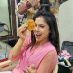 Naina Ganguly Instagram - I just wanna eat it Jalebi baby. 😋❤ . . . . . . . . . . . . . . #feelitreelit #feelkaroreelkaro #feelkorboreelkorbo #jalebibaby #jalebi #newreels #reelsinsta #reelsinstagram #tollywoodactress #nainaganguly