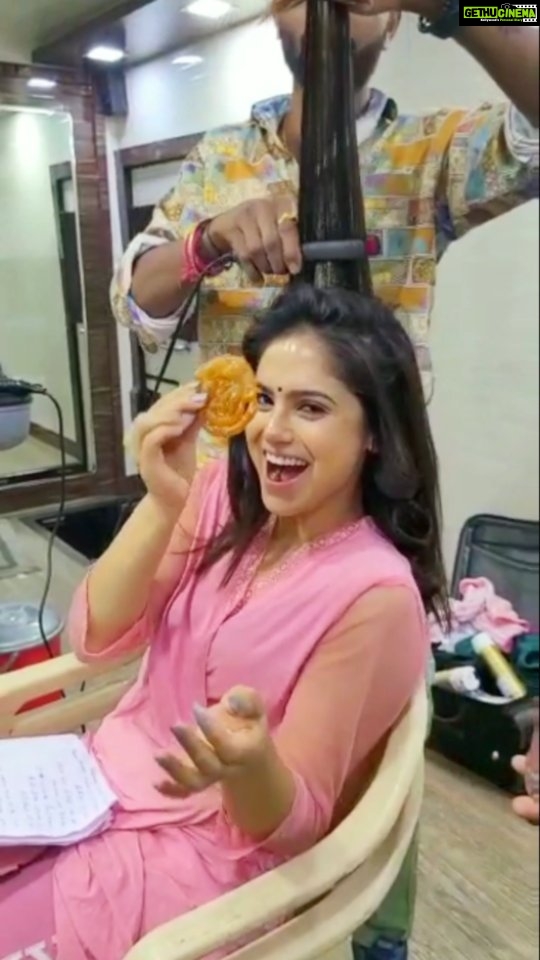 Naina Ganguly Instagram - I just wanna eat it Jalebi baby. πβ€ . . . . . . . . . . . . . . #feelitreelit #feelkaroreelkaro #feelkorboreelkorbo #jalebibaby #jalebi #newreels #reelsinsta #reelsinstagram #tollywoodactress #nainaganguly