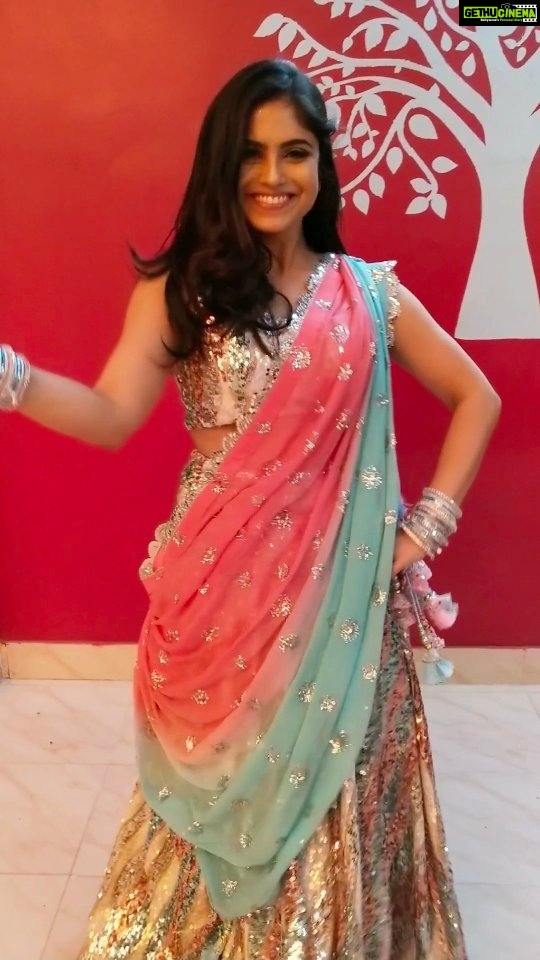 Naina Ganguly Instagram - TV pe breaking news. Haaye re mera Ghagra. 💙💓 . . . . . . . . . . . . . . . . . . . . #feelitreelit #feelkaroreelkaro #feelkorboreelkorbo #newreels #reels #reelsinstagram #reelsvideo #reelsinsta #reelsindia #reelsviral #foryou #foryoupage