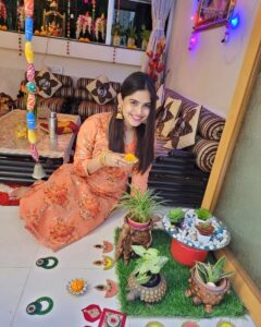 Naina Ganguly Instagram - Diwali Evening! ❤🌟 

May it be a light to you in dark places, when all other lights go out.
👗 @abhistylez
.
.
.
.
.
.
.
.
.
.
.
.
#diwali #diwali2021 #diwaliwishes #deepavali #festiveseason #festivalfashion #festivalofindia #festivalofbengal #festivaloflights #igaddict #igersindia #instalook #instapost #instafashion #instagram #traditional #traditionalwear #tollywood #tollywoodactress #nainaganguly