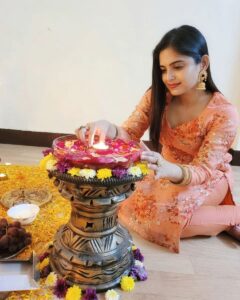 Naina Ganguly Instagram - Diwali Evening! ❤🌟 

May it be a light to you in dark places, when all other lights go out.
👗 @abhistylez
.
.
.
.
.
.
.
.
.
.
.
.
#diwali #diwali2021 #diwaliwishes #deepavali #festiveseason #festivalfashion #festivalofindia #festivalofbengal #festivaloflights #igaddict #igersindia #instalook #instapost #instafashion #instagram #traditional #traditionalwear #tollywood #tollywoodactress #nainaganguly