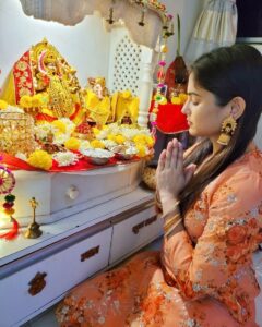Naina Ganguly Instagram - Diwali Evening! ❤🌟 

May it be a light to you in dark places, when all other lights go out.
👗 @abhistylez
.
.
.
.
.
.
.
.
.
.
.
.
#diwali #diwali2021 #diwaliwishes #deepavali #festiveseason #festivalfashion #festivalofindia #festivalofbengal #festivaloflights #igaddict #igersindia #instalook #instapost #instafashion #instagram #traditional #traditionalwear #tollywood #tollywoodactress #nainaganguly