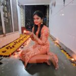 Naina Ganguly Instagram - Diwali Evening! ❤🌟 May it be a light to you in dark places, when all other lights go out. 👗 @abhistylez . . . . . . . . . . . . #diwali #diwali2021 #diwaliwishes #deepavali #festiveseason #festivalfashion #festivalofindia #festivalofbengal #festivaloflights #igaddict #igersindia #instalook #instapost #instafashion #instagram #traditional #traditionalwear #tollywood #tollywoodactress #nainaganguly