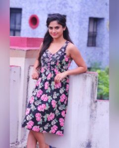 Naina Ganguly Instagram - A girl should be like a butterfly. Pretty to see, hard to catch. 🦋❤
.
.
.
.
.
.
.
.
.
.
.
.
.
.
.
.
#tbt #throwbackdays #ootd #ootdfashion #phone #photooftheday #picoftheday #igaddict #igersindia #igdaily #igfashion #instalook #instapost #instafashion #instafamily #instalike #instagram #instagood #like4likes #likesforlike #l4l #follower #followersinstagram #followforfollowback #tollywood #bollywood #tollywoodactress #nainaganguly