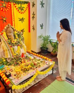 Naina Ganguly Instagram - Started my day by taking blessings from Bappa. 🌸🙏

Ganpati Bappa Morya 🙏
Mangal Murti Morya 🌸
.
.
.
.
.
.
.
.
.
.
.
.
.
.
.
#ganpati #ganeshutsav #happyganeshchaturthi #ganpatibappamorya #ganpatifestival #ganesha #took #blessings #indianfestival #indianwear #traditional #photo #photooftheday #lookoftheday #bestoftheday #tollywood #bollywood #nainaganguly