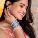 Naina Ganguly Instagram - Got the JHUMKA fever on!! Couldn't resist myself from jumping off the Jhumka Trend one more time. ❤️🧿🪬 . . . . . . . . . . . . . . . . . . #jhumka #whatjhumka #jhumkaswag #trending #trendingreels #feelitreelit #feelkaroreelkaro #reelsinstagram #reelsinsta #reelsviral #reelslovers #reelsindia #reelsvideo #reeloftheday #igreels #bollywood #bollywoodsongs #actress #actorslife #nainaganguly
