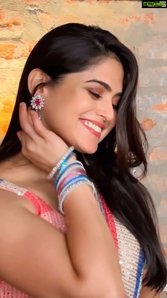 Naina Ganguly Instagram - Got the JHUMKA fever on!! Couldn't resist myself from jumping off the Jhumka Trend one more time. ❤️🧿🪬 . . . . . . . . . . . . . . . . . . #jhumka #whatjhumka #jhumkaswag #trending #trendingreels #feelitreelit #feelkaroreelkaro #reelsinstagram #reelsinsta #reelsviral #reelslovers #reelsindia #reelsvideo #reeloftheday #igreels #bollywood #bollywoodsongs #actress #actorslife #nainaganguly