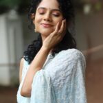 Namita Krishnamurthy Instagram – Cloudbaby ☁️

Photographer: @sat_narain 
Outfit: @hafsaaddotcom
MUAH: @makeup_with_maks 

#indianwear #sareelove