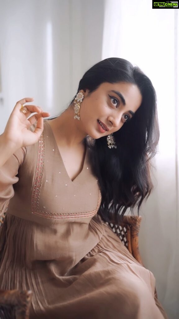 Namitha Pramod Instagram - ♥🤍 Captured by : @merin__georg Styled by : @rashmimuraleedharan Wearing: @kalaakaari Jewellery: @pureallure.in #reels #reelsinstagram #reelitfeelit #fashion #mood #trending #reelvideo