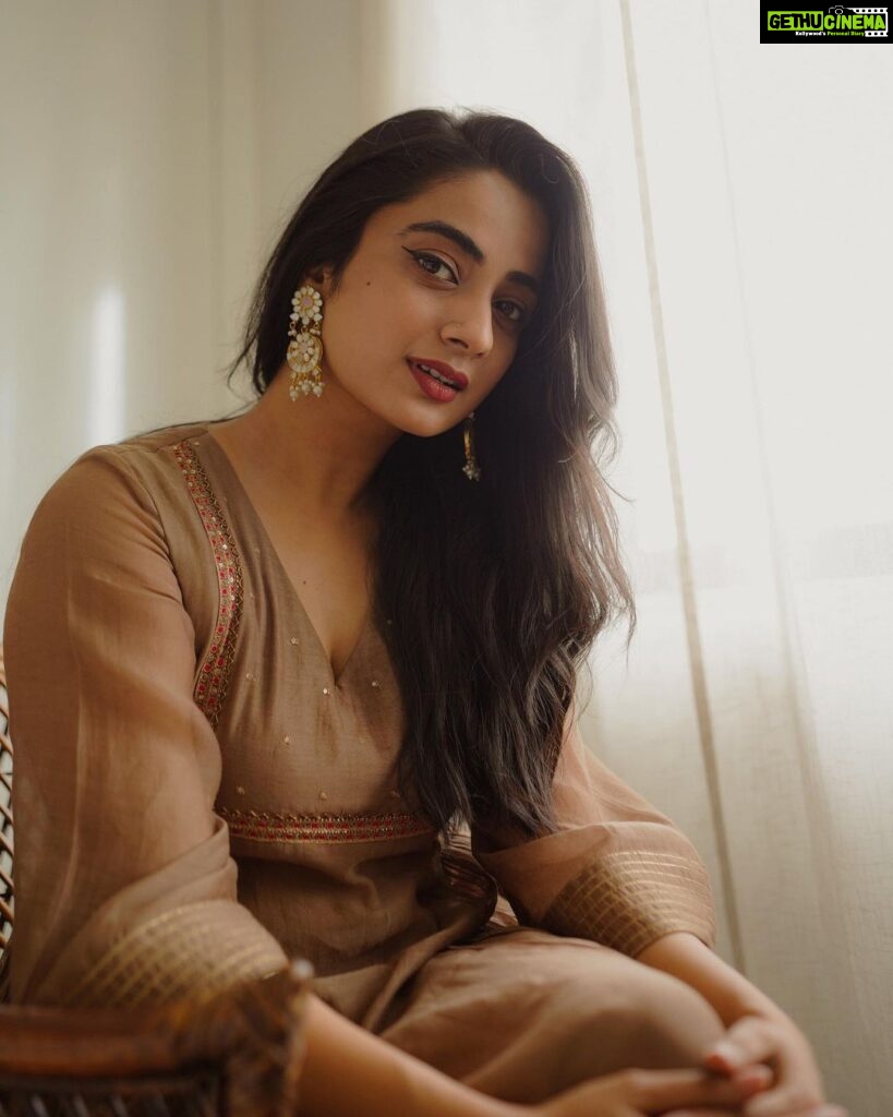 Namitha Pramod Instagram - Love and love only 🫶🏼♥️ Captured by : @merin__georg Styled by : @rashmimuraleedharan Wearing: @kalaakaari Jewellery: @pureallure.in #filmpromotions #rajni #releasingsoon #shoot #film