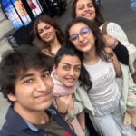 Namrata Shirodkar Instagram – Day off ♥️♥️♥️#family #friends #london Knightsbridge