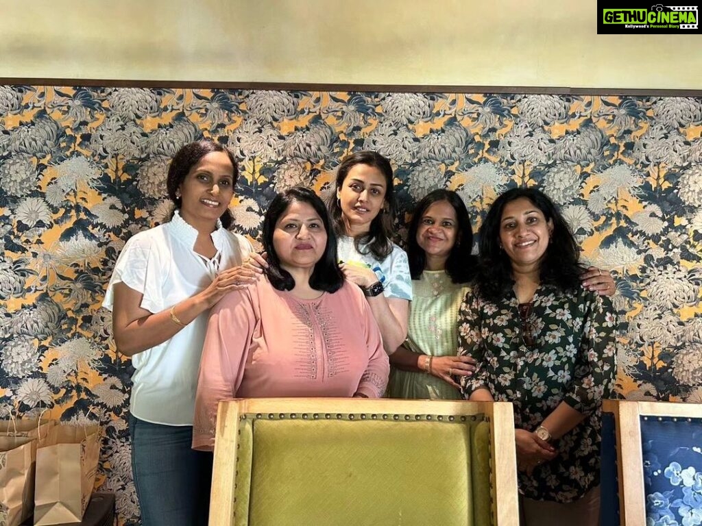 Namrata Shirodkar Instagram - Too much indulgence ♥️♥️ with my girl gang!! #HappyLunches #HappyUs @vadlamudishilpa @sulakshana_19 @sunayanau