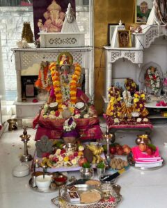 Namrata Shirodkar Instagram - Wishing you all a happy Ganesh Chaturthi! May the year ahead be guided by the wisdom of Lord Ganesha. 🙏