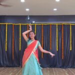 Namrata Shirodkar Instagram – Take 1: #SarangaDariya ✨

Taught by: @aneemaster
HMU: @gotomirrors
Jewellery: @jewellery_vajra
Clothing: @madhurasdesignerstudio
Studio courtesy: @ng_dance_academy