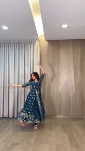 Namrata Shirodkar Instagram - Dance with your heart and your feet will follow ✨ Thank you @aneemaster 💜 HMU : @gotomirrors