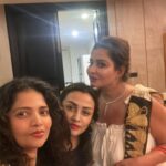 Namrata Shirodkar Instagram – Some fun summer evenings are like this … #goodtimes #friends @sudha_r @swathi.fineart Hyderabad