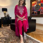 Namrata Shirodkar Instagram – In pink hues, I make my style rule! 🌸

Outfit: @jayantireddylabel
Hmu: @theartbeatsalon 
  @rajapathrunitanuja

Styling: @nithishasriram