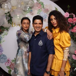 Namrata Shirodkar Instagram - (2/2) About last night! My first official party with our 11-year-old, and she had an absolute blast, much like her father. ♥️♥️♥️♥️

Just like the old times... Met all our friends who came out of the woodwork 🤣🤣. Just like we did 🤣🤣🤣But whatta party! 🎉 Thank you our little blessed couple, @shriyabhupal and @anindith, for hosting the best party in town. ♥️♥️♥️♥️ Thank you @diabhupal, @krishnarbhupal and @shalini_bhupal for being the best hosts 🤗