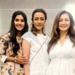 Namrata Shirodkar Instagram – From Shahran kebabs to mirchi bhajis… An evening of fun and laughter paired with some delectable home food!! 🍢 Thank you @iamdivyareddy for hosting a memorable evening…one of our many firsts!! 🤗🤗🤗

@sabina.xavier @xavieraugustin @aniketh.reddy