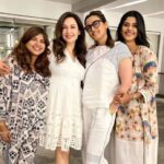 Namrata Shirodkar Instagram – From Shahran kebabs to mirchi bhajis… An evening of fun and laughter paired with some delectable home food!! 🍢 Thank you @iamdivyareddy for hosting a memorable evening…one of our many firsts!! 🤗🤗🤗

@sabina.xavier @xavieraugustin @aniketh.reddy