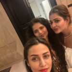 Namrata Shirodkar Instagram – Some fun summer evenings are like this … #goodtimes #friends @sudha_r @swathi.fineart Hyderabad