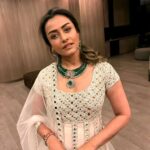 Namrata Shirodkar Instagram – An all white evening!! Exuding peace and tranquility… simple elegance 🤍 @surilyg 👌👌👌