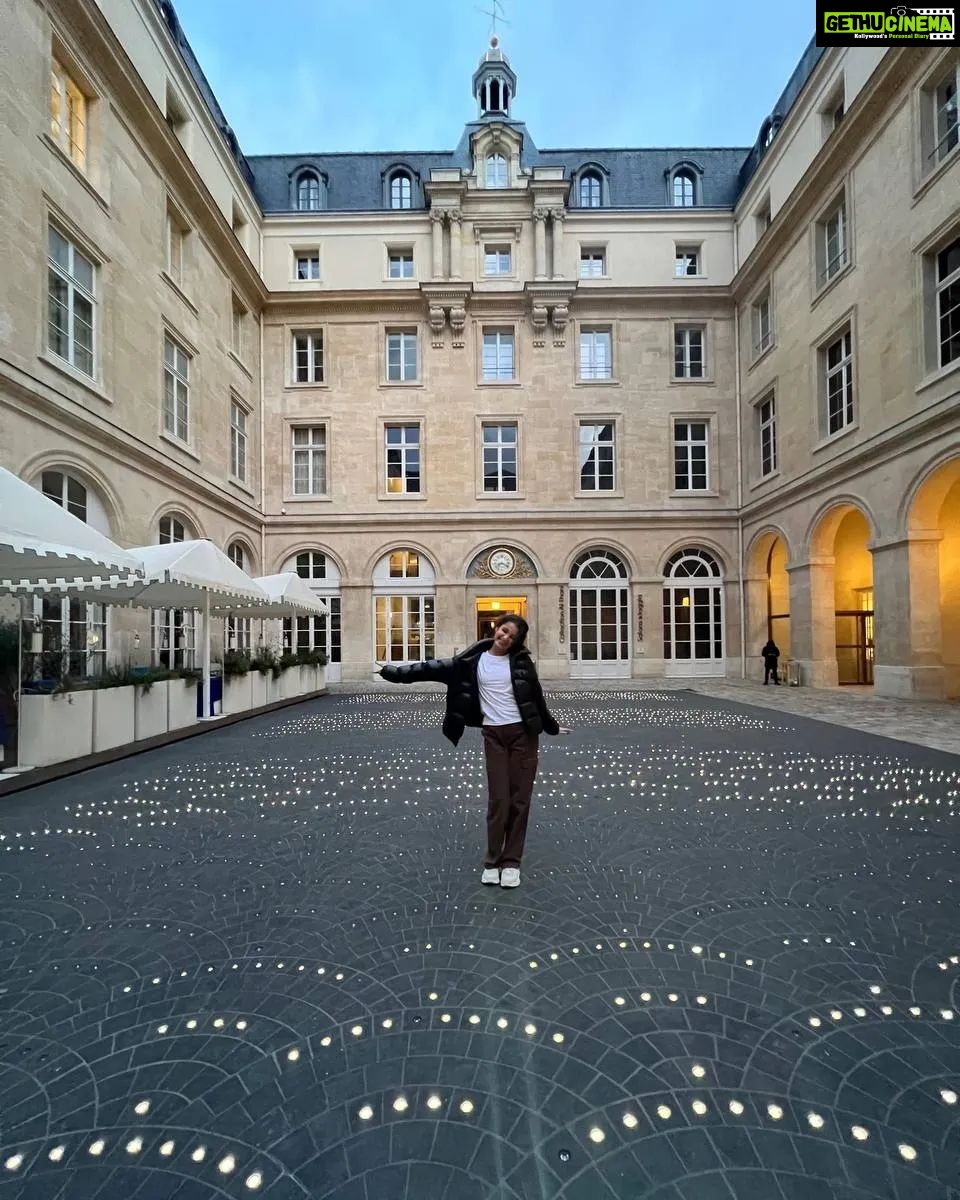 Namrata Shirodkar Instagram - As I continue to live through the many #Paris moments ♥️♥️ Café Lapérouse…. quaint, exotic and made with love 💕