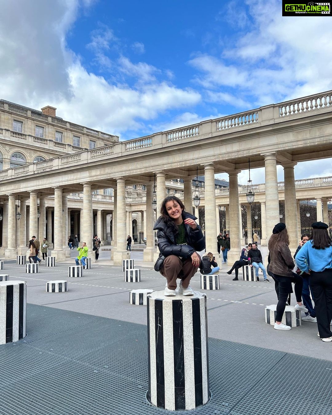 Namrata Shirodkar Instagram - Loving the do nothing vibe in leisurely paris .. ♥️♥️♥️.. some time out with the girl gang ♥️♥️making memories 😍😍😍 Jardin du Palais-Royal