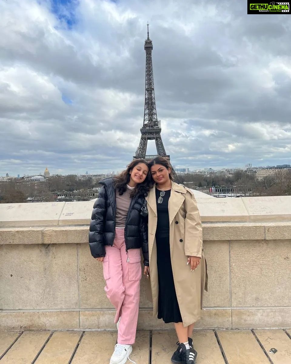 Namrata Shirodkar Instagram - Trocadéro... Paris is never complete without a visit to the Eiffel 🗼♥️♥️♥️ #eiffeltower #sisterstogether Eiffel Tower - Paris, France